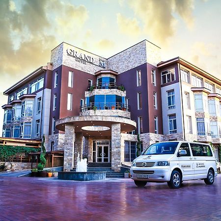 Grand M Hotel Navoi Eksteriør bilde
