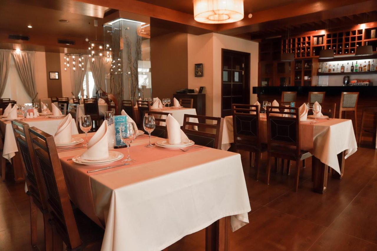 Grand M Hotel Navoi Eksteriør bilde