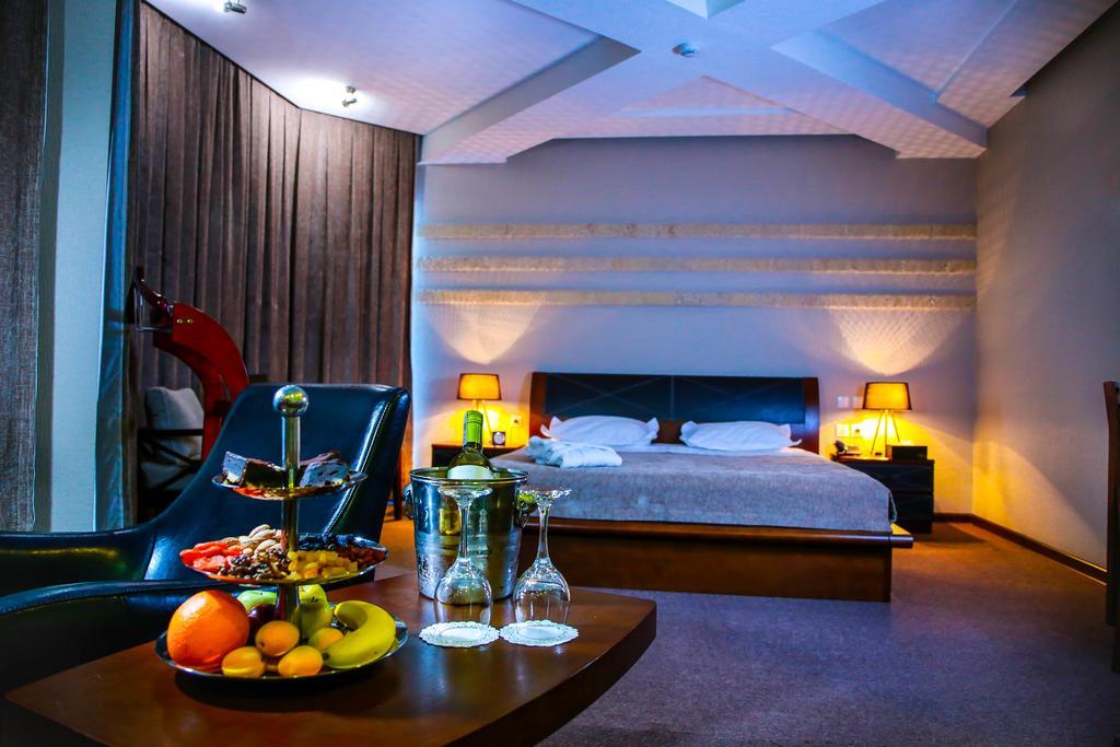 Grand M Hotel Navoi Eksteriør bilde
