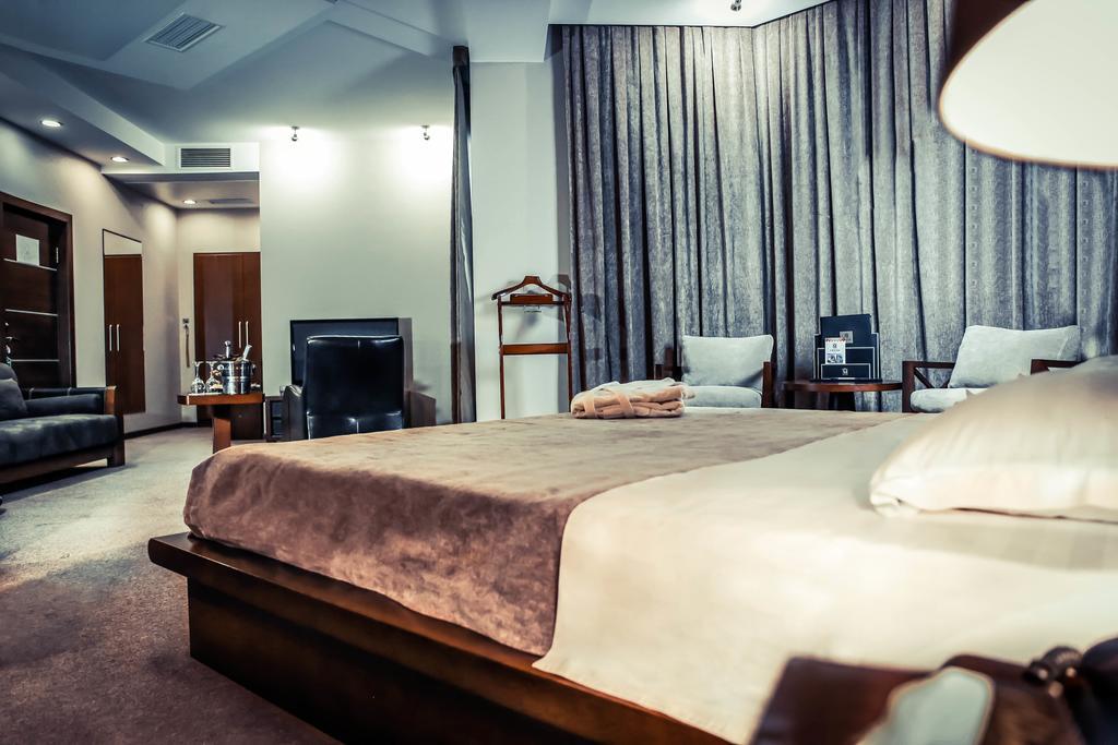Grand M Hotel Navoi Eksteriør bilde